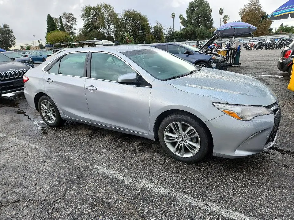 2016 TOYOTA CAMRY SE  