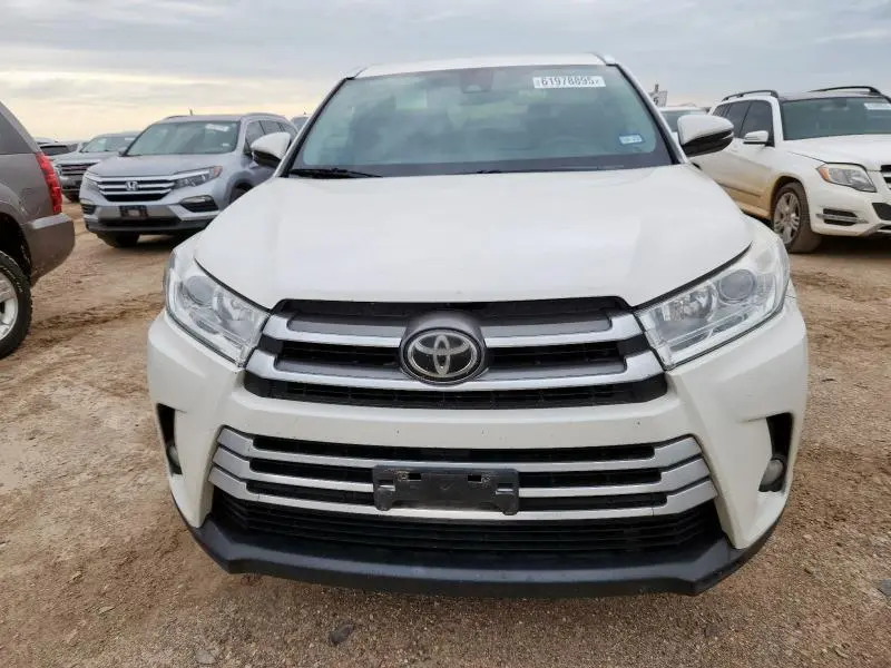 2019 TOYOTA HIGHLANDER SE  
