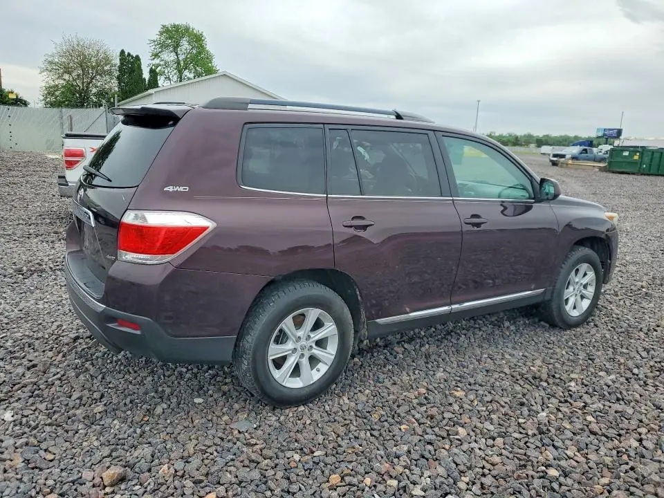 2013 TOYOTA HIGHLANDER SE  
