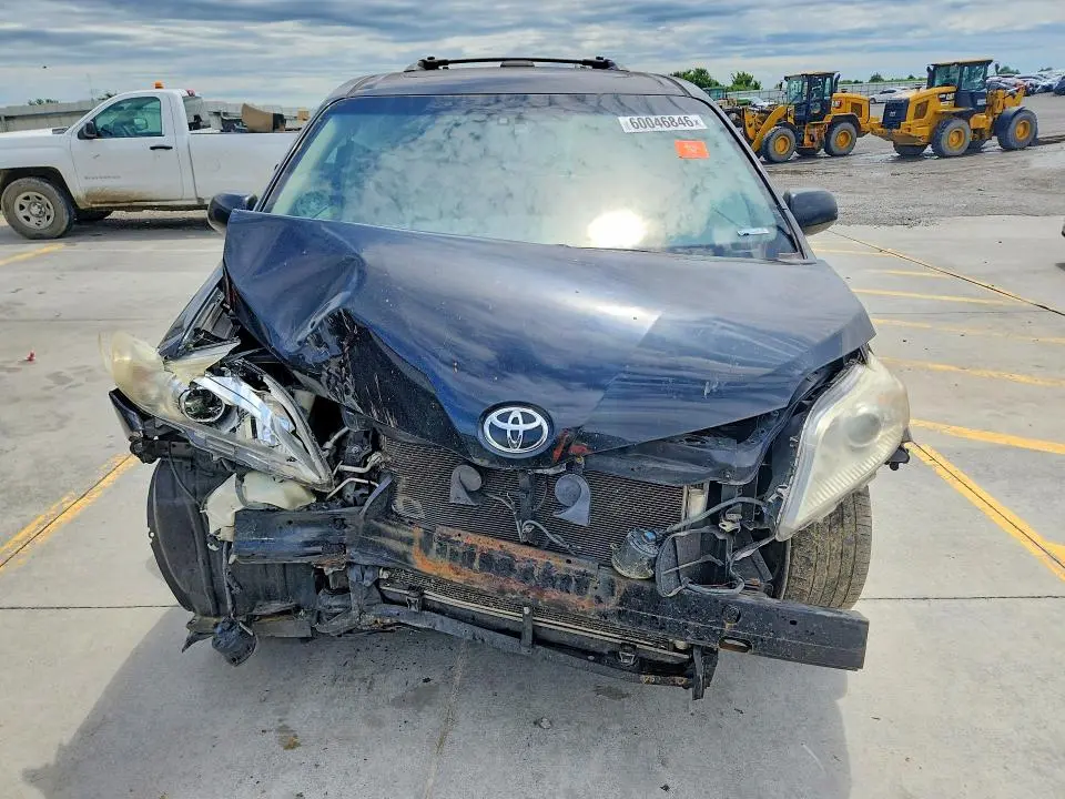 2011 TOYOTA SIENNA LIMITED 7-PASSENGER  