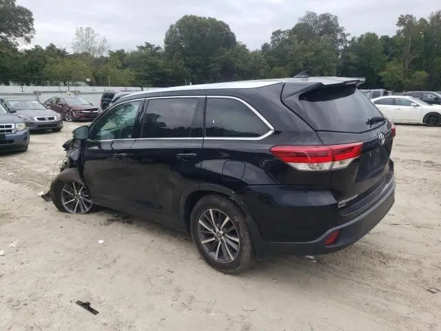2019 TOYOTA HIGHLANDER SE  