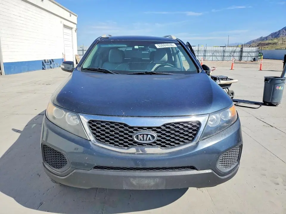 2011 KIA SORENTO LX  