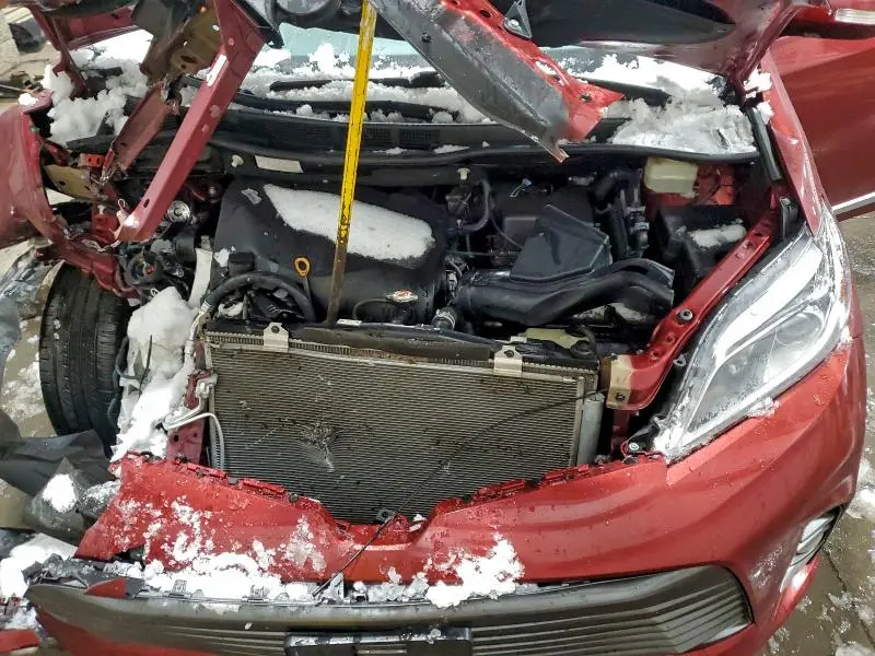 2020 TOYOTA SIENNA XLE  