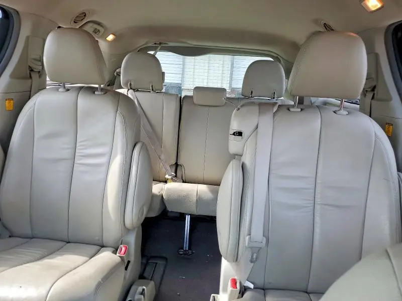 2011 TOYOTA SIENNA   