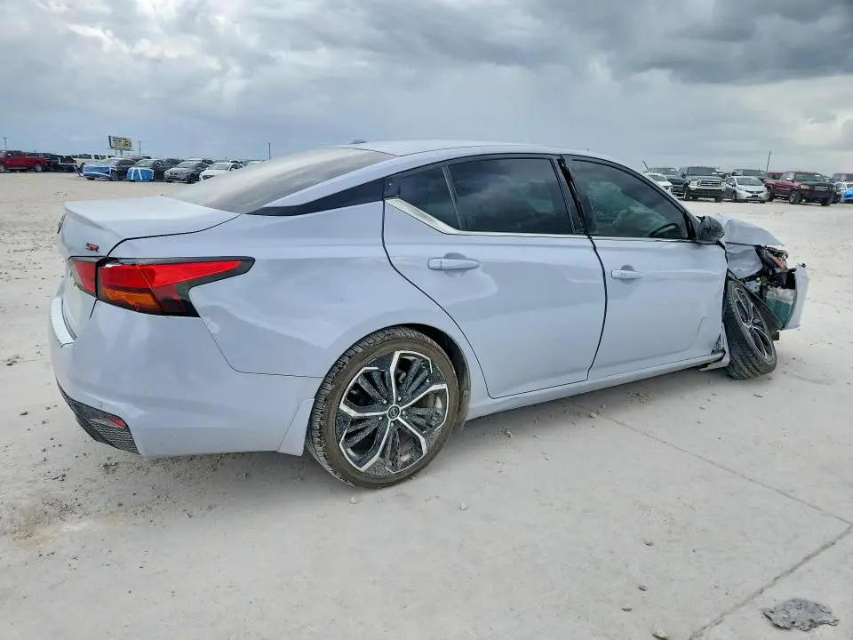 2023 NISSAN ALTIMA SR  
