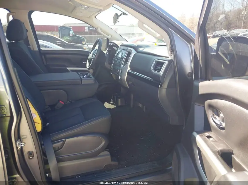 2017 NISSAN TITAN SV