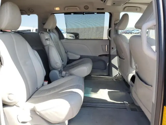 2013 TOYOTA SIENNA XLE  