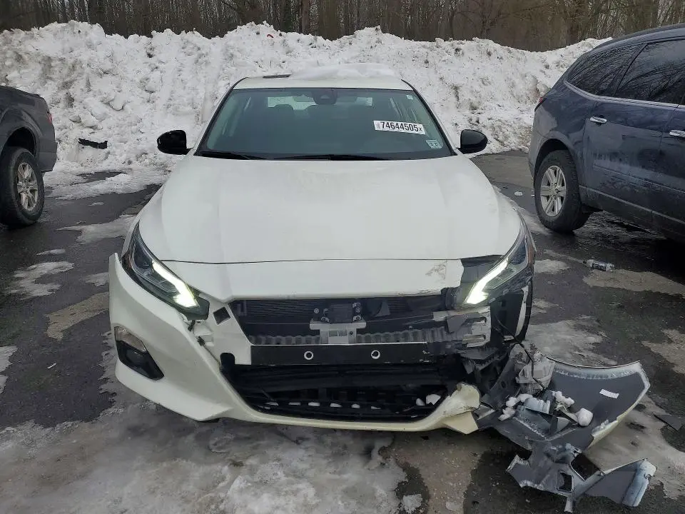 2022 NISSAN ALTIMA SR  