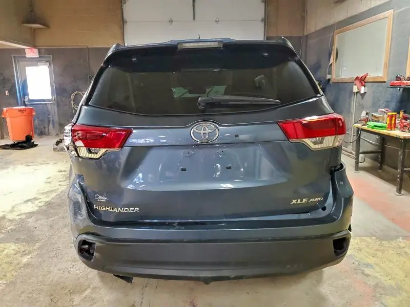 2019 TOYOTA HIGHLANDER SE  