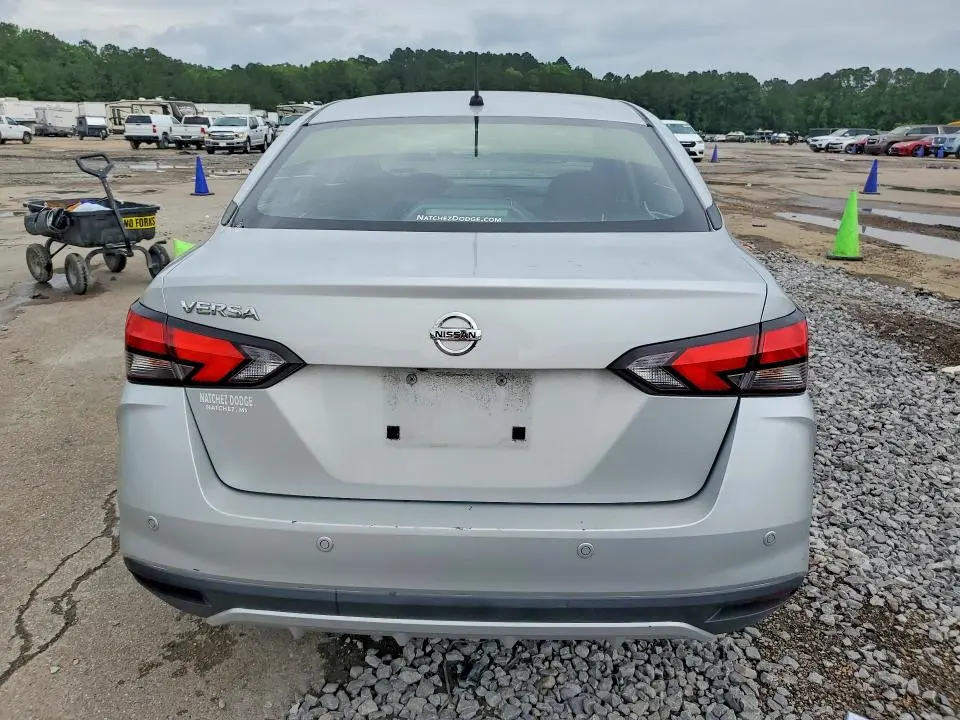 2021 NISSAN VERSA S  