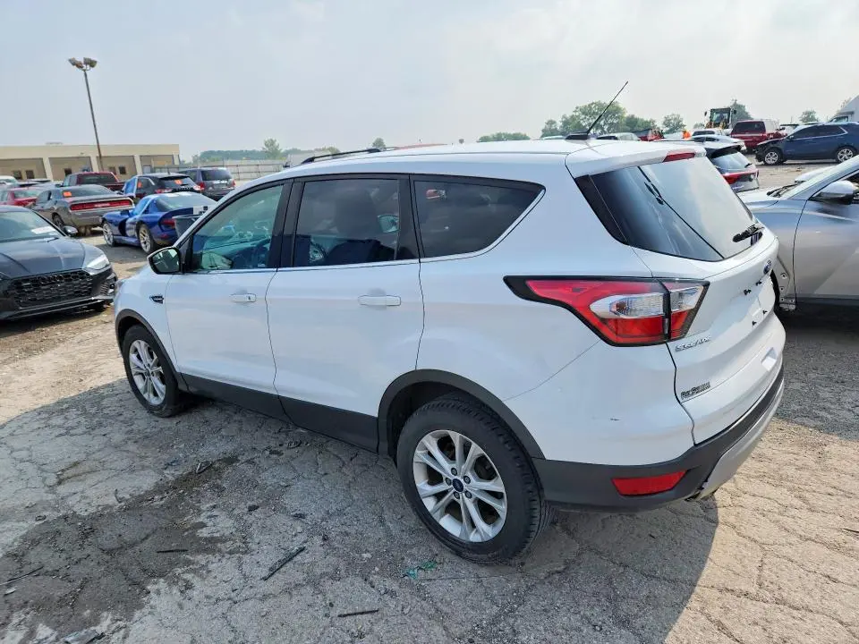 2017 FORD ESCAPE SE  
