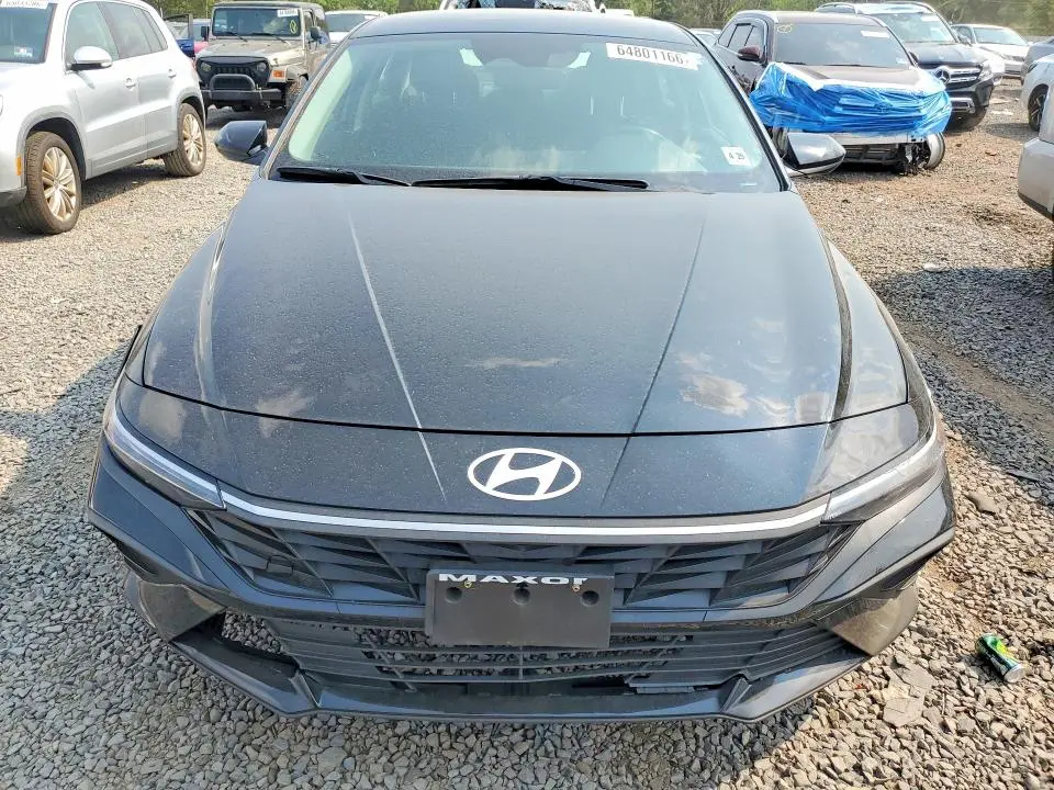 2024 HYUNDAI ELANTRA SE  