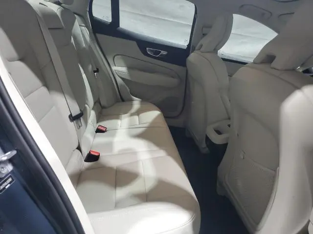 2020 VOLVO S60 T6 MOMENTUM  