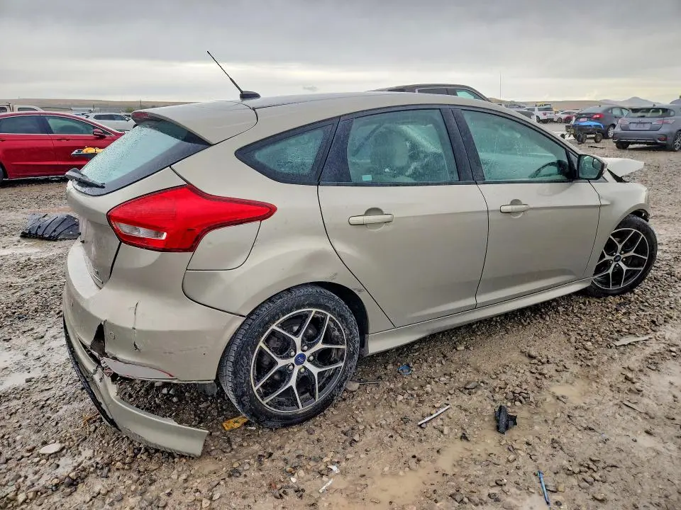 2015 FORD FOCUS SE  