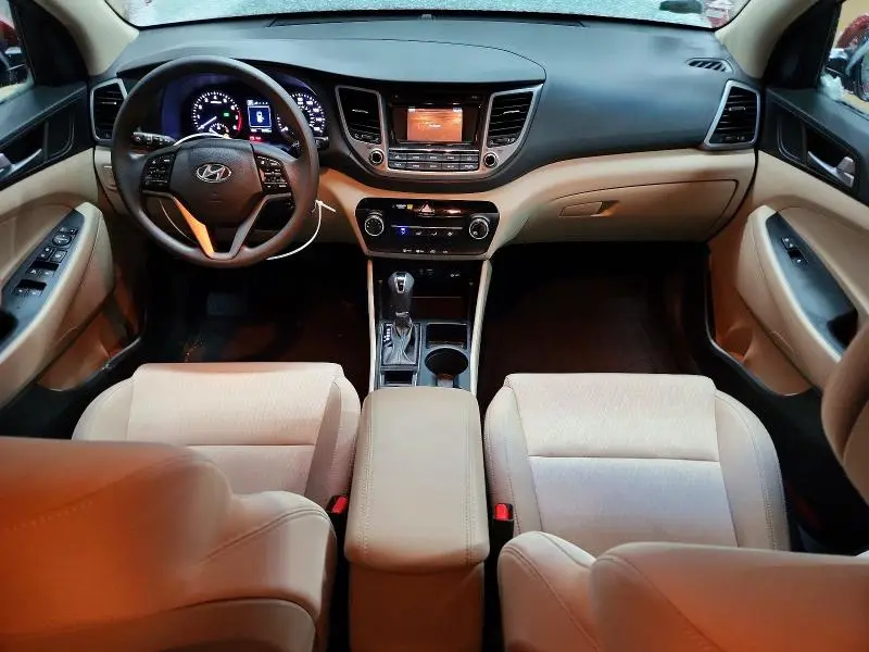 2016 HYUNDAI TUCSON SE  