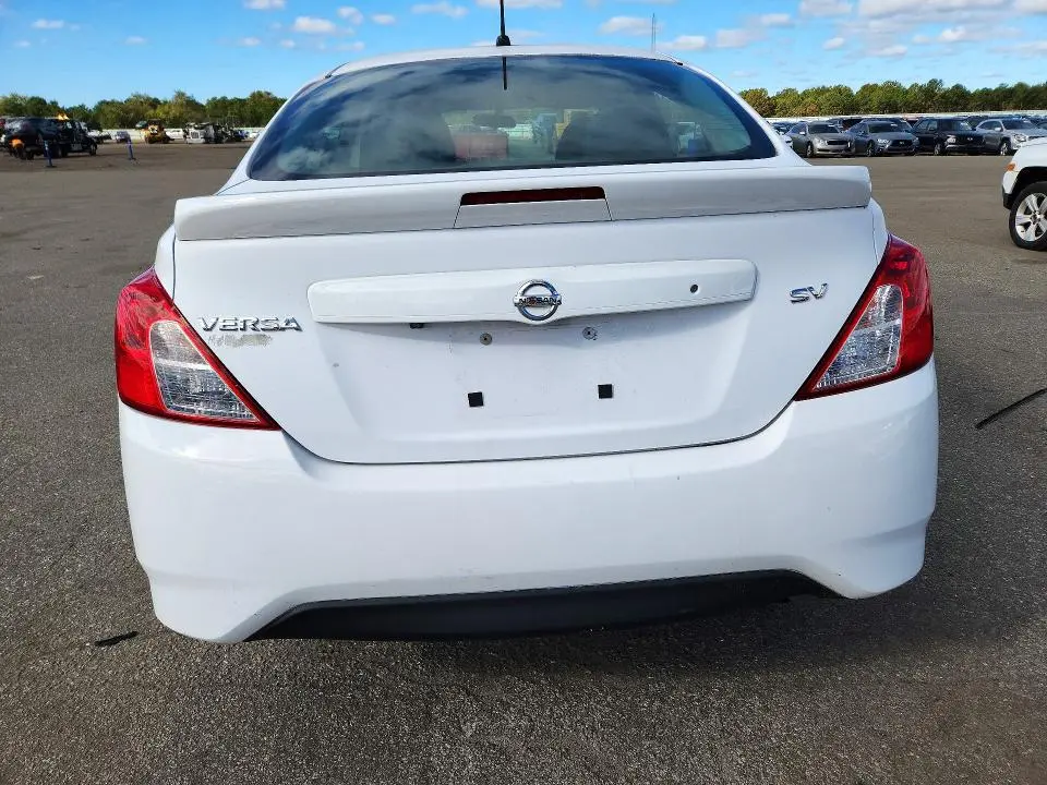 2019 NISSAN VERSA SV  