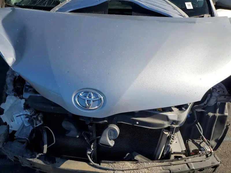 2015 TOYOTA SIENNA LE  