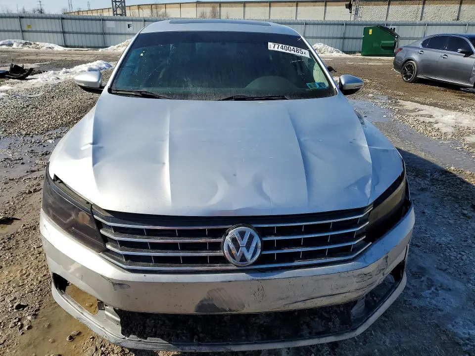 2016 VOLKSWAGEN PASSAT SE  