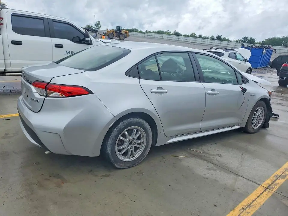 2021 TOYOTA COROLLA LE  