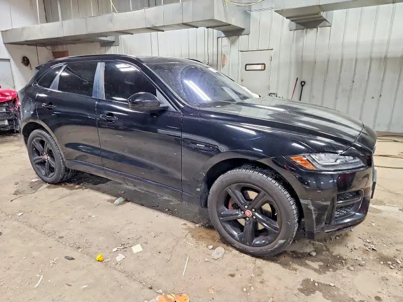 2017 JAGUAR F-PACE R - SPORT  