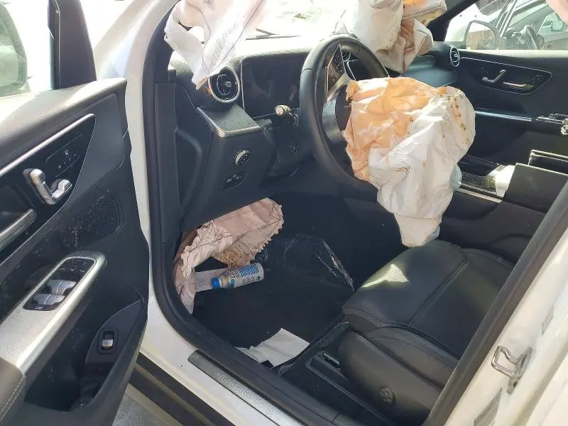 2025 MERCEDES-BENZ GLC 300  