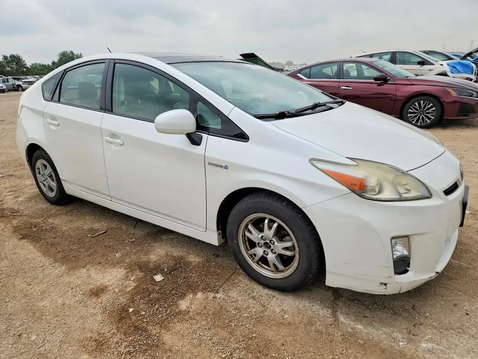 2010 TOYOTA PRIUS III  