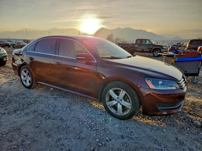 2013 VOLKSWAGEN PASSAT SE  