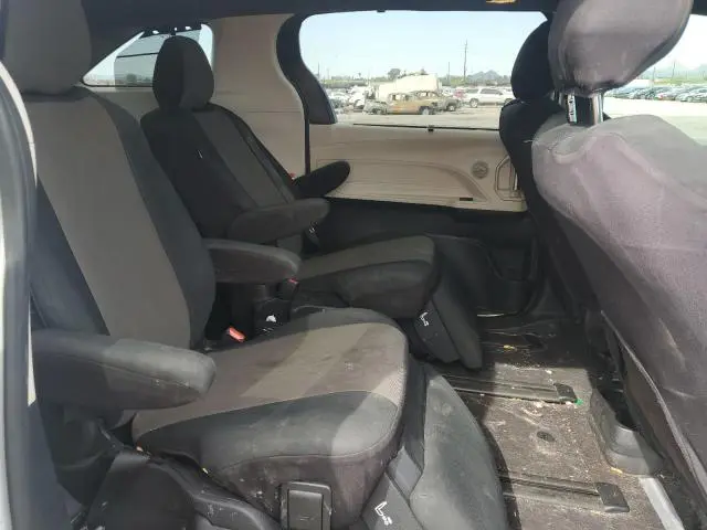 2022 TOYOTA SIENNA LIMITED  