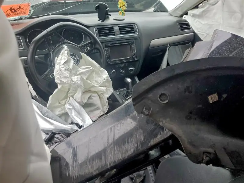 2015 VOLKSWAGEN JETTA SE  