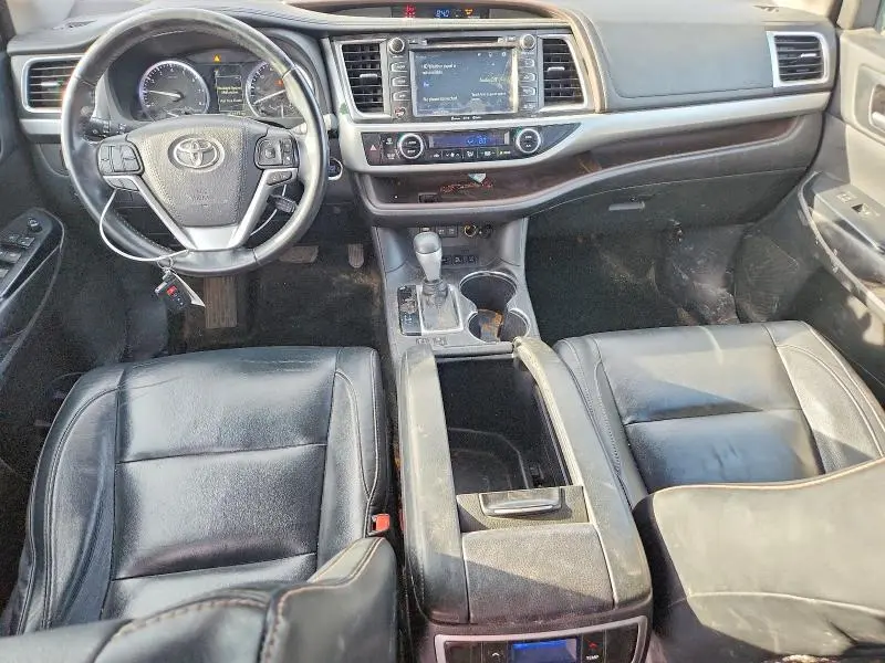 2017 TOYOTA HIGHLANDER XLE  