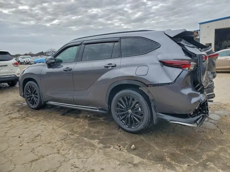 2024 TOYOTA HIGHLANDER LE  