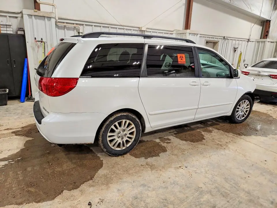 2010 TOYOTA SIENNA XLE  