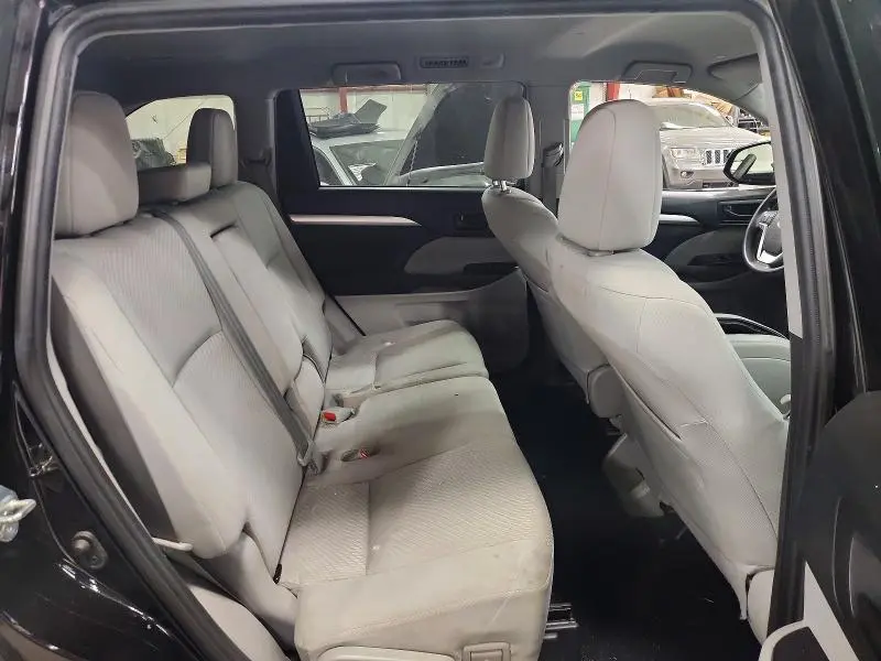 2019 TOYOTA HIGHLANDER LE  
