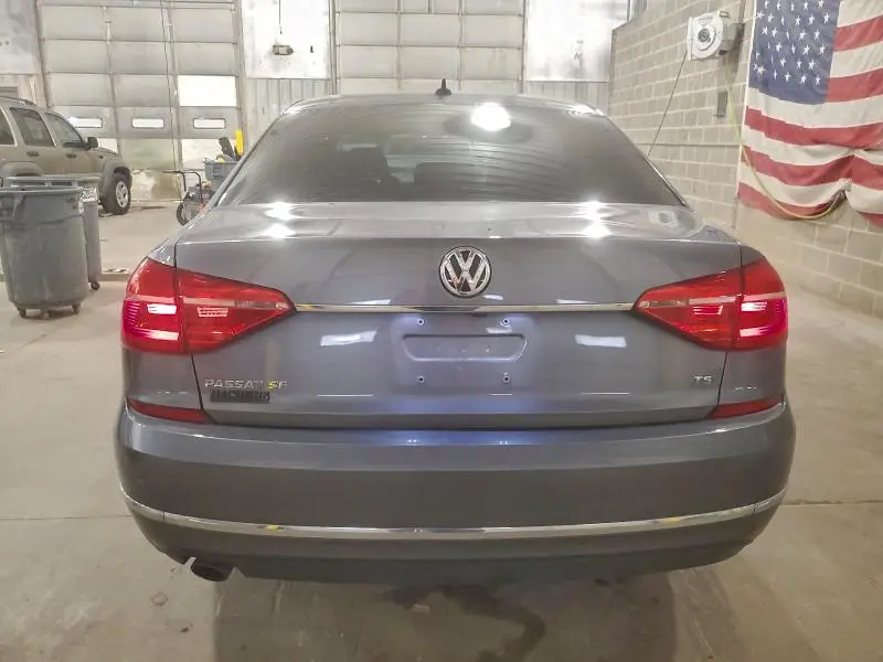 2016 VOLKSWAGEN PASSAT SE  