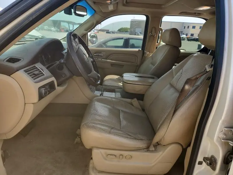 2011 CADILLAC ESCALADE LUXURY  