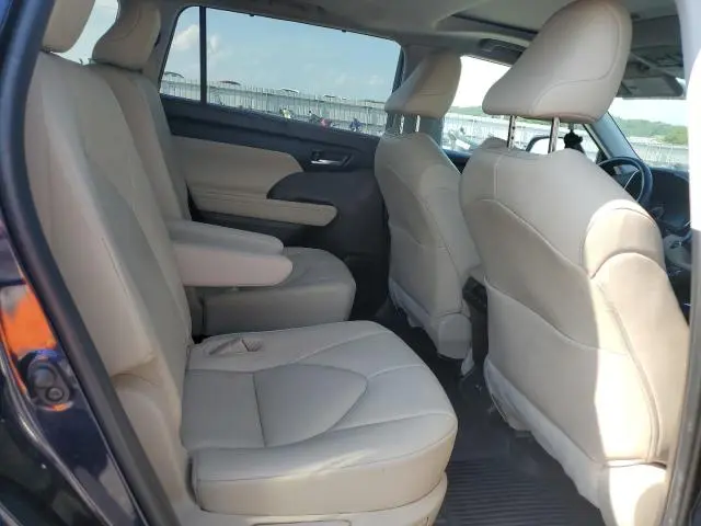 2020 TOYOTA HIGHLANDER XLE  