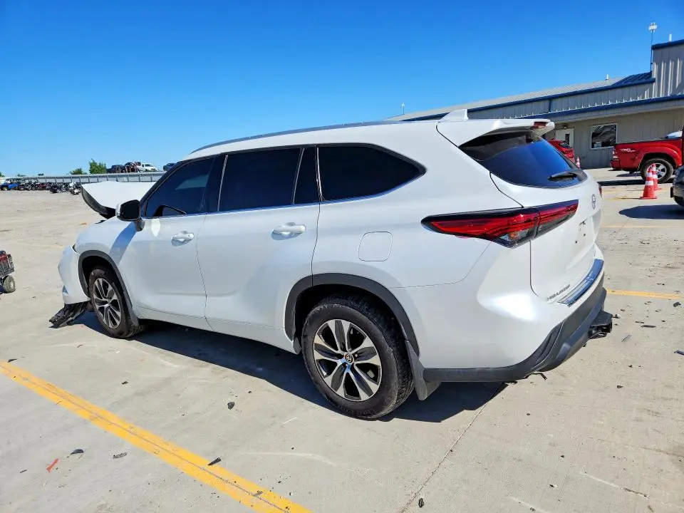 2022 TOYOTA HIGHLANDER XLE  