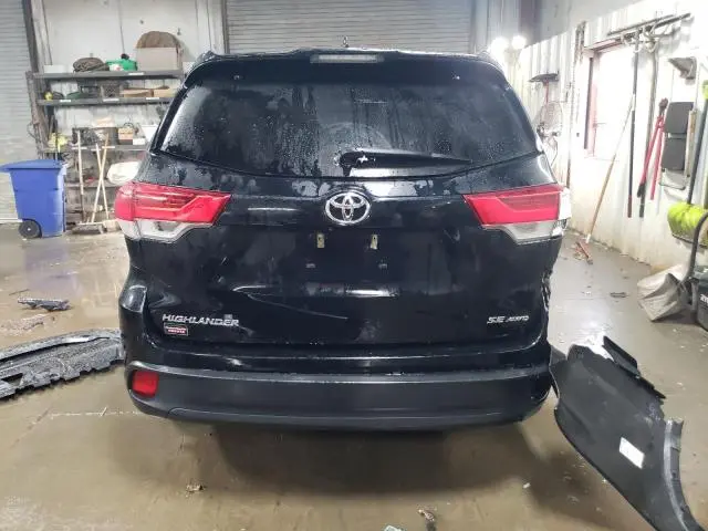 2017 TOYOTA HIGHLANDER SE