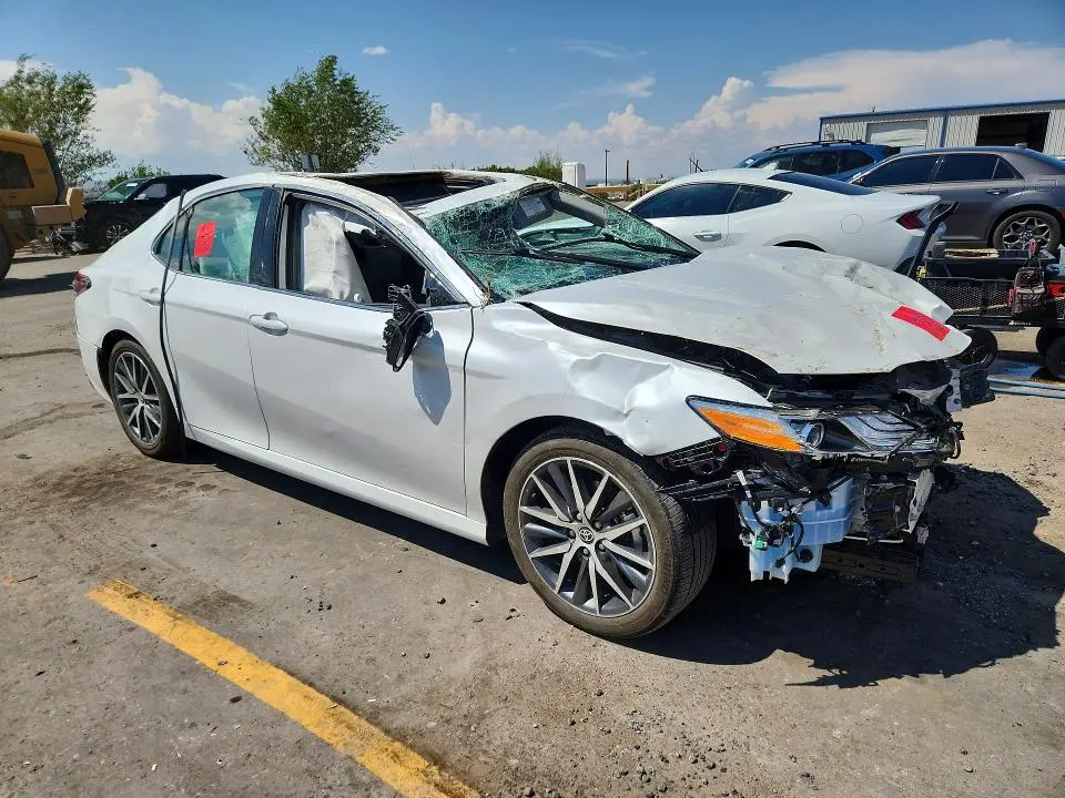 2024 TOYOTA CAMRY XLE  
