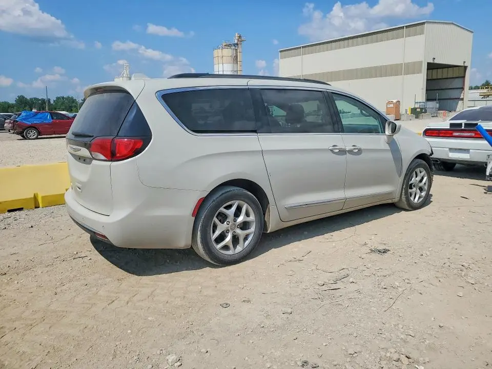 2017 CHRYSLER PACIFICA TOURING L  