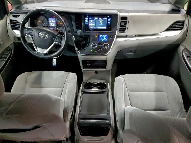 2015 TOYOTA SIENNA LE  