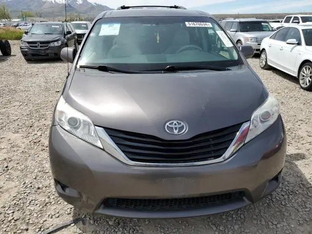 2012 TOYOTA SIENNA LE
