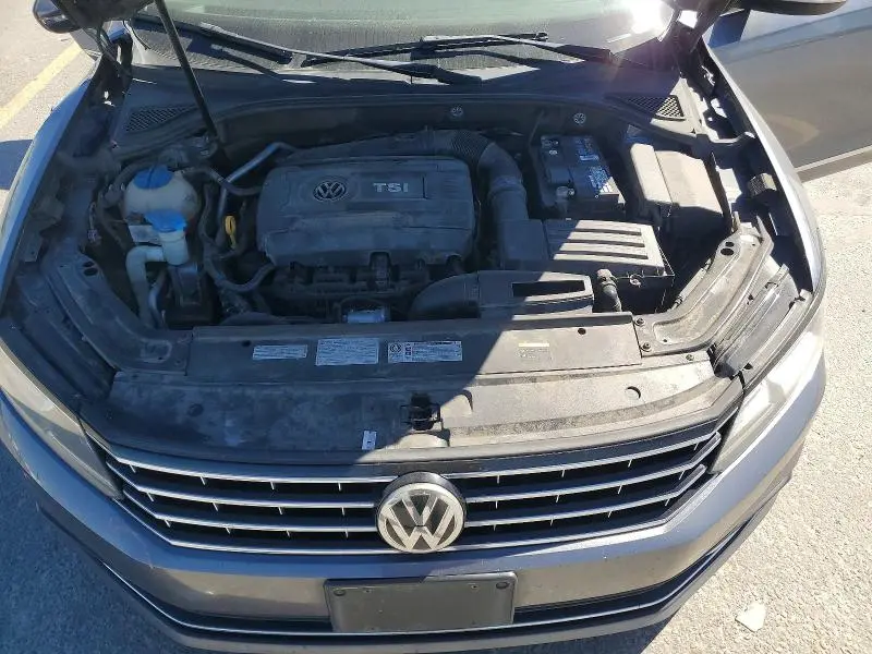 2016 VOLKSWAGEN PASSAT SE  