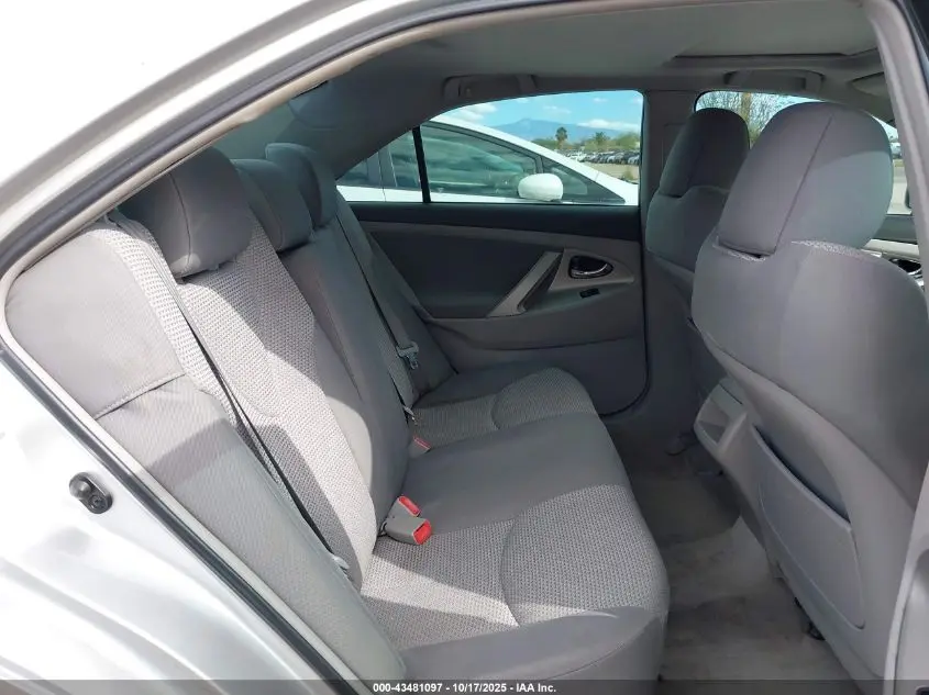 2011 TOYOTA CAMRY SE