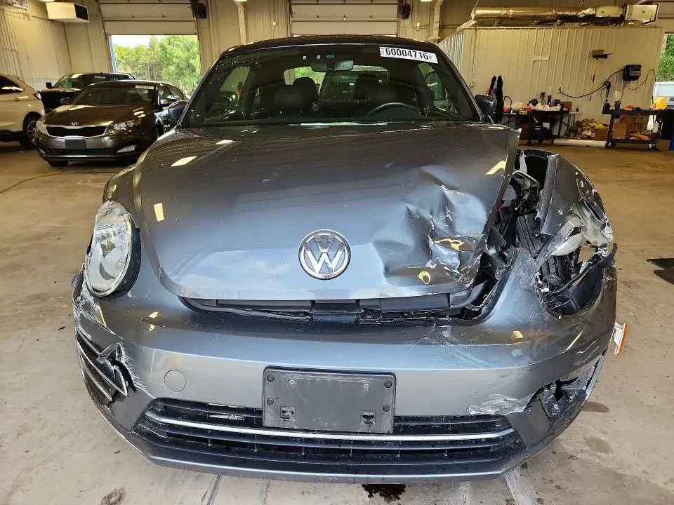 2018 VOLKSWAGEN BEETLE SE  