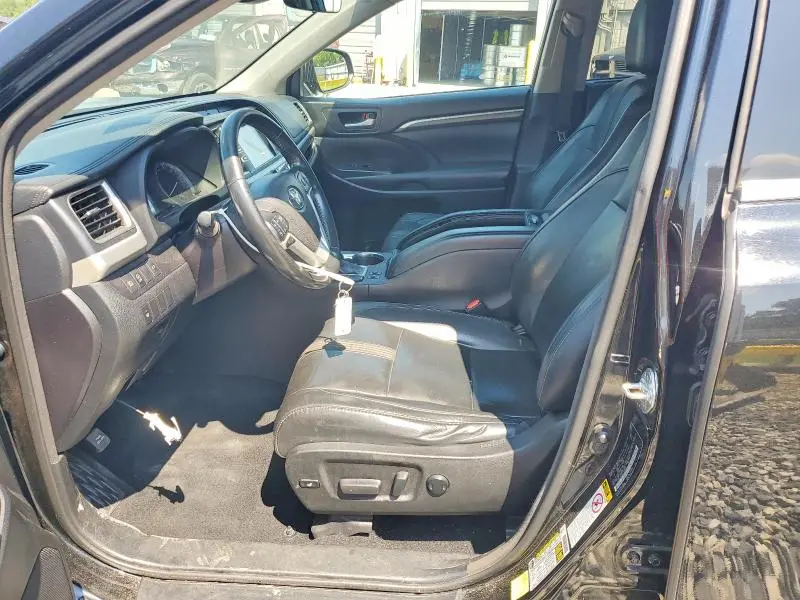 2018 TOYOTA HIGHLANDER SE  