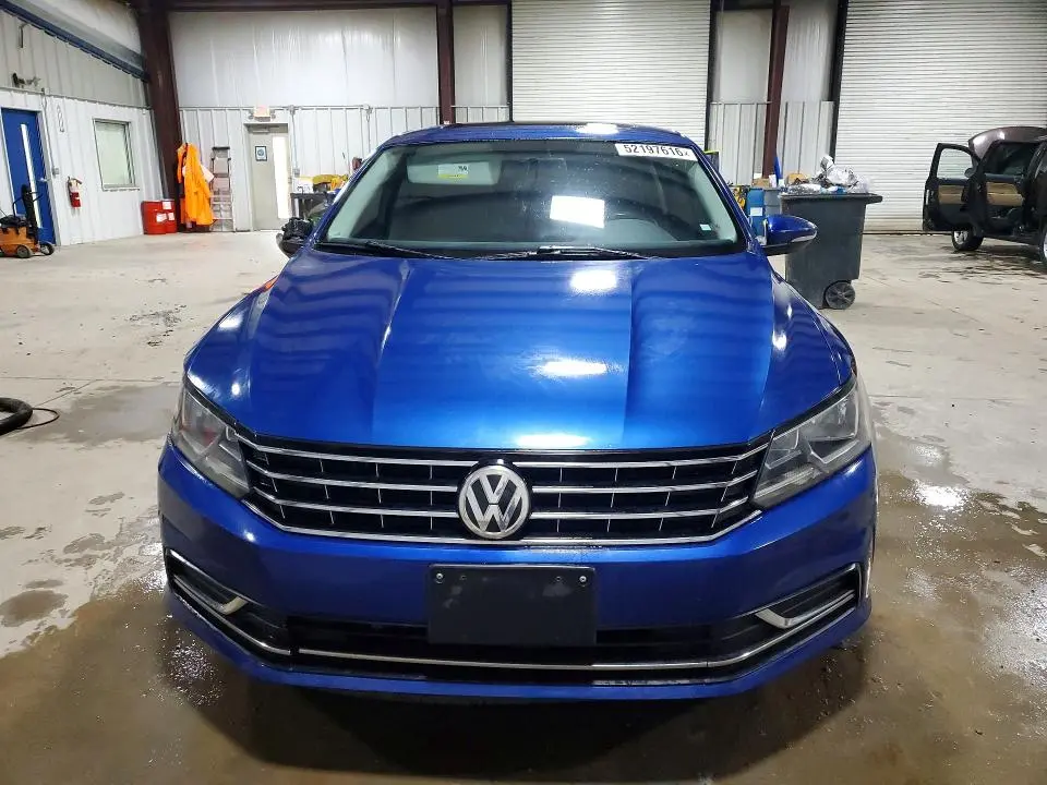 2016 VOLKSWAGEN PASSAT SE  