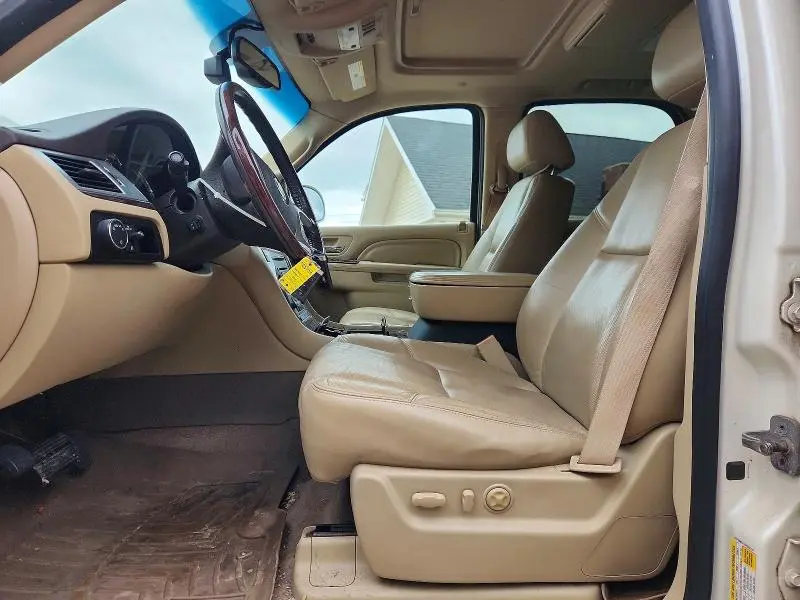 2011 CADILLAC ESCALADE LUXURY  