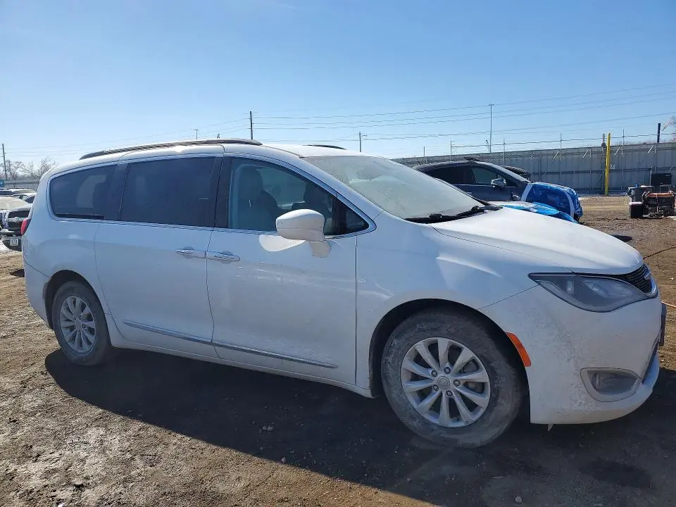 2017 CHRYSLER PACIFICA TOURING L  
