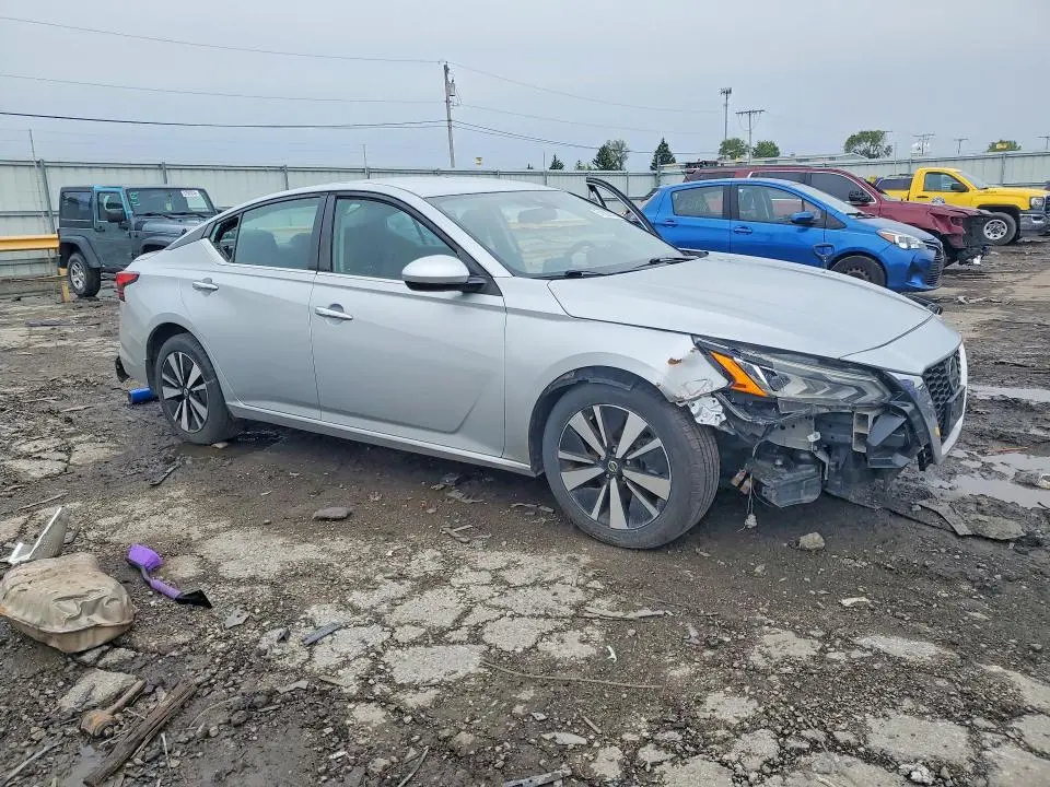 2021 NISSAN ALTIMA SV  